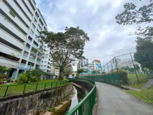 Bukit Batok West Park Connector, running alongside a canal, with Dazhong Primary School on the right