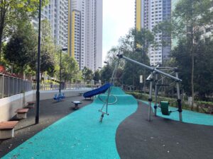 A park lay between Casa Clementi and West Coast Court, I suppose serving as a kind of interim space, with some nice, new playground equipment. 