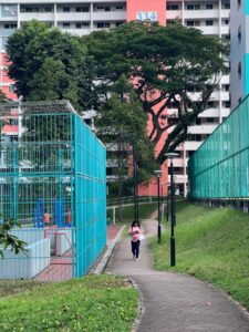 Footpath running between basketball court and Pei Tong Primary School